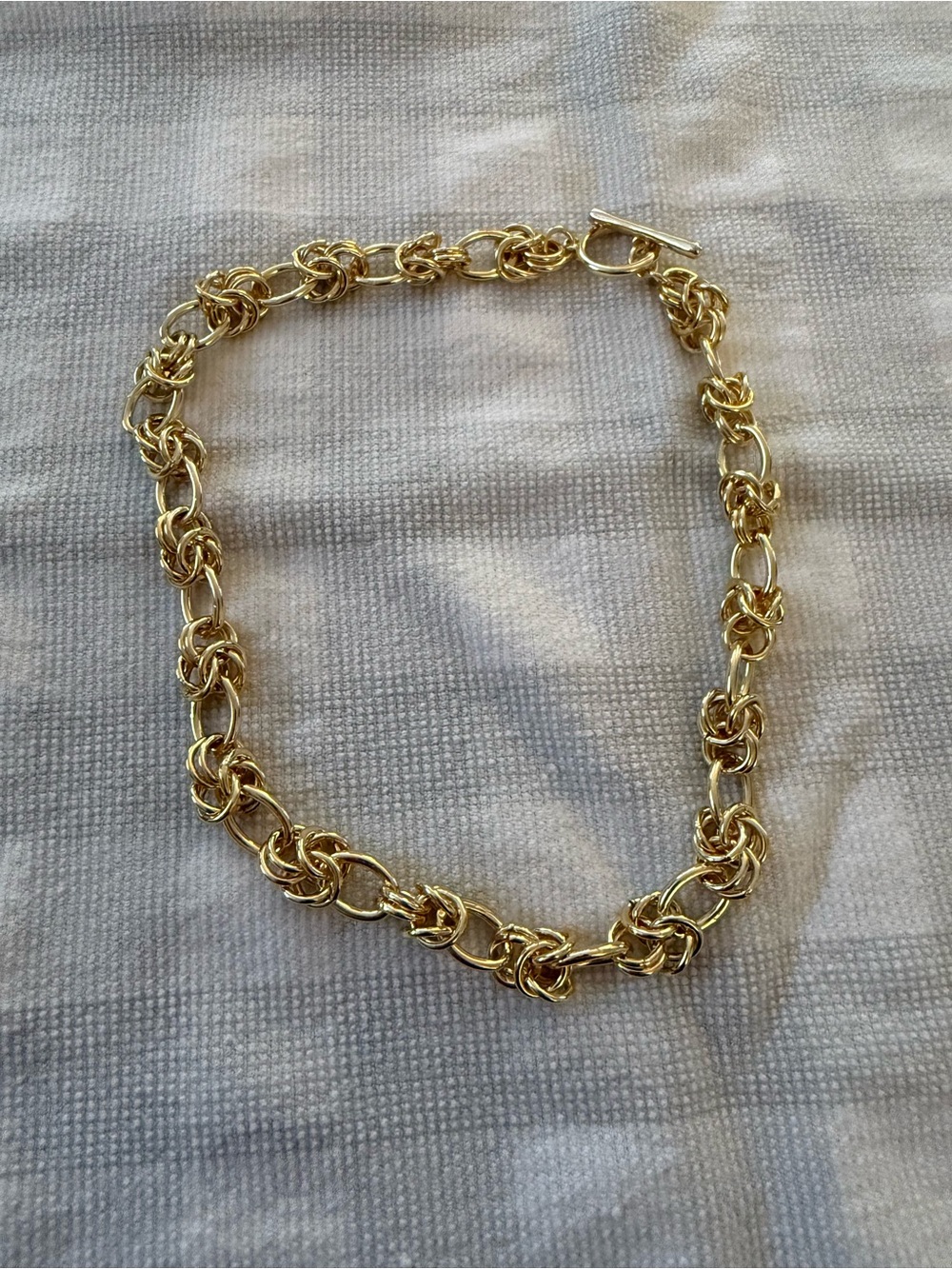Bright gold knot necklace